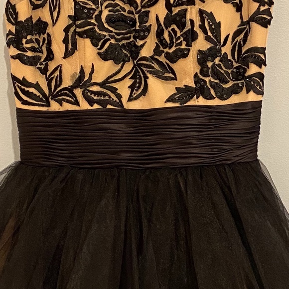 Black & Nude Sleeveless Cocktail dress - Picture 4 of 9